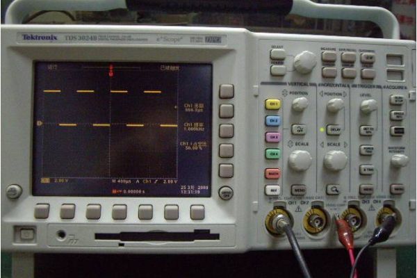 TDS3024B數(shù)字熒光示波器